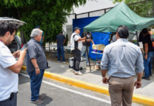 Retiran y decomisan puestos ambulantes en nueva sede de Finanzas