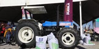 Armenta impulsa programa de mecanización agrícola en Acatzingo