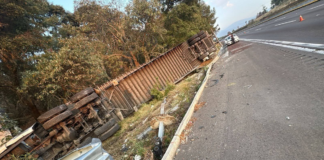 Volcadura de tráiler en la México-Puebla provoca tráfico intenso