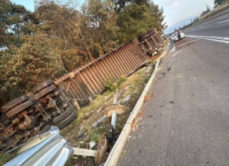 Volcadura de tráiler en la México-Puebla provoca tráfico intenso