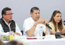 Armenta entrega apoyos y promueve obras en Acatlán de Osorio