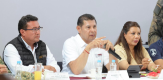 Armenta entrega apoyos y promueve obras en Acatlán de Osorio
