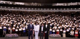 Lilia Cedillo encabeza graduación de la prepa Alfonso Calderón