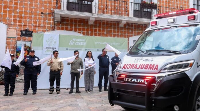Ariadna Ayala entrega nueva ambulancia para traslados en Atlixco