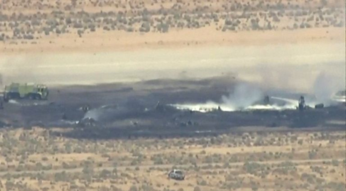 Bombardero B-52 se estrella en EU; mueren ocho tripulantes