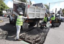 Pepe Chedraui refuerza bacheo en la colonia Carmen Huexotitla