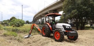 Dan mantenimiento accesos a Puebla con barrido mecánico y mantenimiento