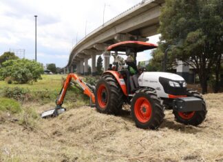 Dan mantenimiento accesos a Puebla con barrido mecánico y mantenimiento