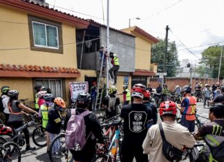 Colocan bicicleta blanca en memoria de Cuitláhuac Muñoz, asesinado en Puebla