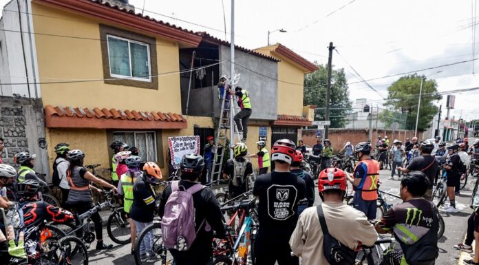 Colocan bicicleta blanca en memoria de Cuitláhuac Muñoz, asesinado en Puebla
