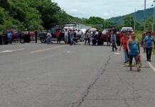 Vecinos de Xicotepec bloquean la México–Tuxpan por fallas de CFE