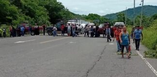 Vecinos de Xicotepec bloquean la México–Tuxpan por fallas de CFE