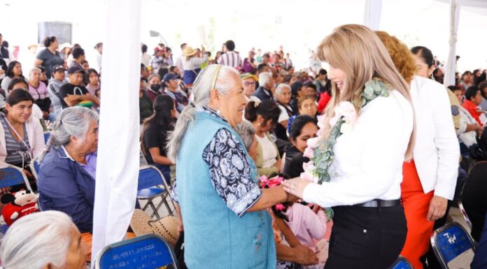 Ceci Arellano encabeza jornada del SEDIF en Santo Tomás Hueyotlipan