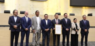 Reconocen en Congreso de Puebla al presidente del Club de Cruz Azul