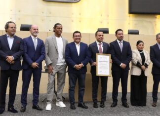 Reconocen en Congreso de Puebla al presidente del Club de Cruz Azul