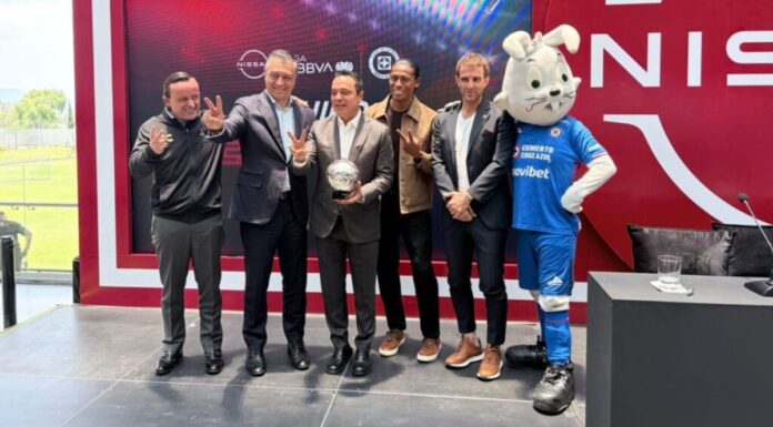 Cruz Azul recibe premio al mejor equipo del año y un mdd