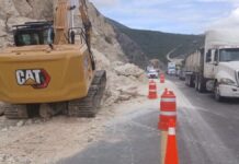 Derrumbes obstruyen el paso en la Cuacnopalan-Oaxaca