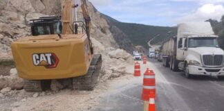 Derrumbes obstruyen el paso en la Cuacnopalan-Oaxaca