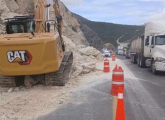 Derrumbes obstruyen el paso en la Cuacnopalan-Oaxaca