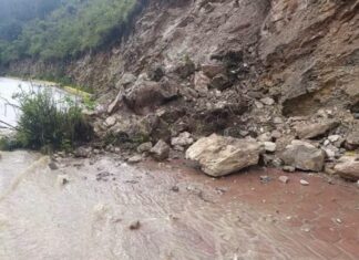 Lluvias en la Sierra Negra provocan deslaves y cierres carreteros