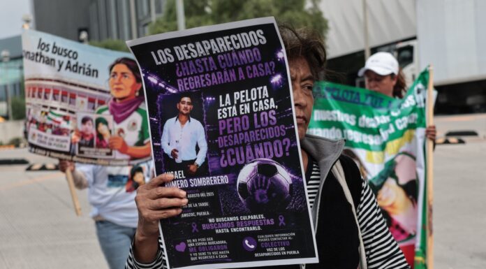 Madres buscadoras se manifiestan en inmediaciones del Cuauhtémoc