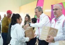 Pepe Chedraiu entrega apoyos alimenticios en La Margarita y Santo Tomás Chautla