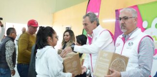 Pepe Chedraiu entrega apoyos alimenticios en La Margarita y Santo Tomás Chautla