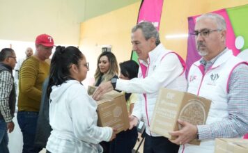Pepe Chedraiu entrega apoyos alimenticios en La Margarita y Santo Tomás Chautla