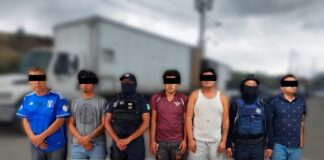 Recuperan vehículo y detienen a cinco personas en Cuautlancingo