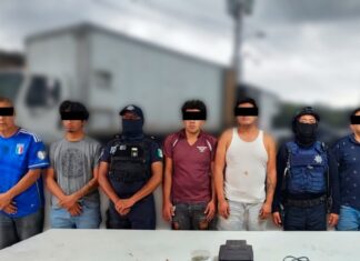 Recuperan vehículo y detienen a cinco personas en Cuautlancingo