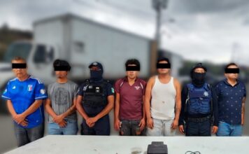 Recuperan vehículo y detienen a cinco personas en Cuautlancingo