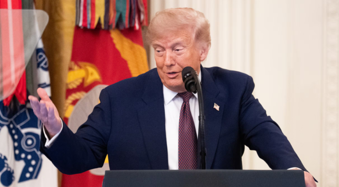 Irán no recibirá “ni diez centavos”, advierte Donald Trump