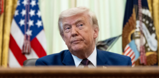 Donald Trump amenaza a Irán por retrasar negociaciones