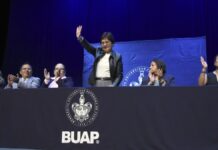 Lilia Cedillo preside graduación de la Licenciatura en Derecho