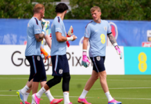 Roban equipamiento a la selección de Inglaterra en EU