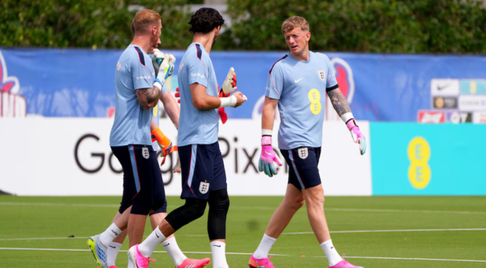 Roban equipamiento a la selección de Inglaterra en EU