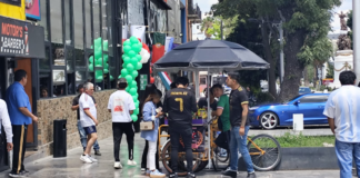 Viven ambiente pambolero en bares y restaurantes de la Juárez