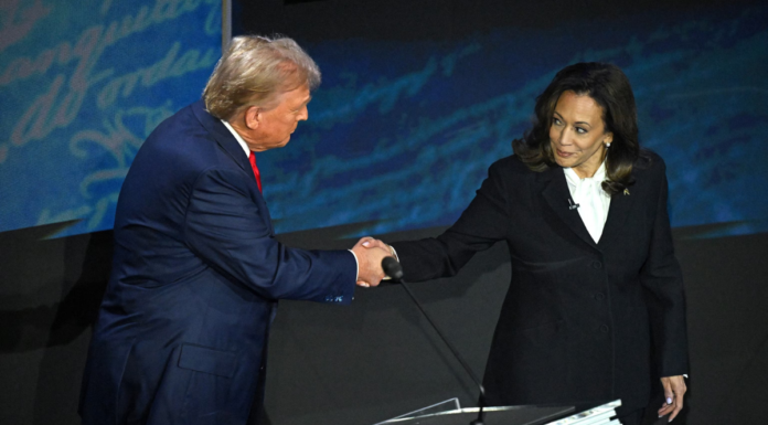 Harris califica al gobierno de Trump como “corrupto e incompetente”