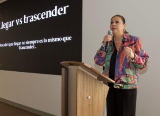 Laura Artemisa ofrece ponencia en UDLAP sobre liderazgo con impacto humano