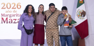 Pato “Merlín” llega a la mañanera de Claudia Sheinbaum