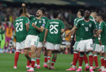 México derrota 2-0 a Ecuador y avanza a octavos de final