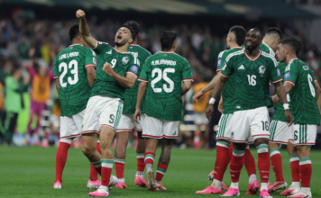 México derrota 2-0 a Ecuador y avanza a octavos de final