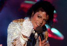 Subastan guantes de Michael Jackson por más de 113 mil euros en París