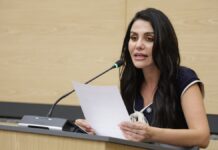 Propone Nayeli Salvatori regular estacionamientos públicos y privados