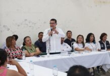 Pável Gaspar escucha necesidades a favor de la educación en la Mixteca