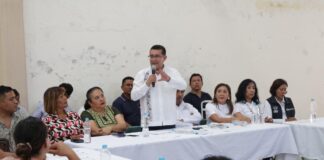 Pável Gaspar escucha necesidades a favor de la educación en la Mixteca