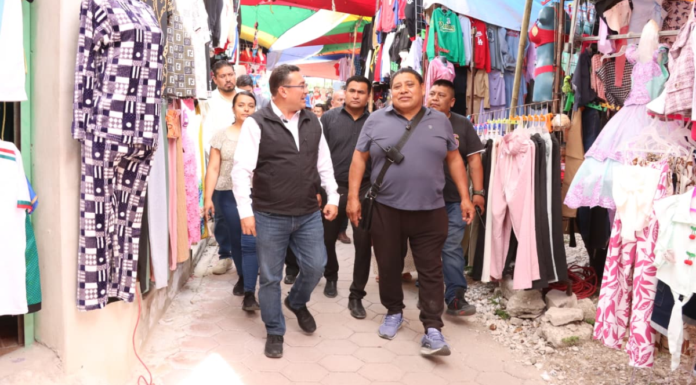 Pável Gaspar atiende necesidades de comerciantes en la Mixteca