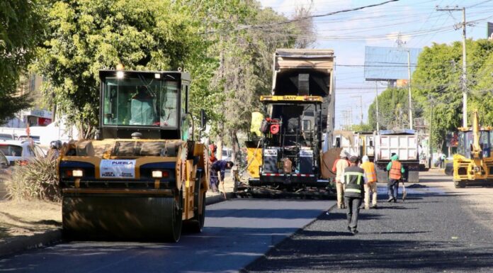 Sheinbaum reconoce modelo de pavimentación en Puebla