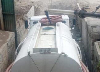 Aseguran a 4 personas y 10 pipas por extracción ilegal de agua en Puebla