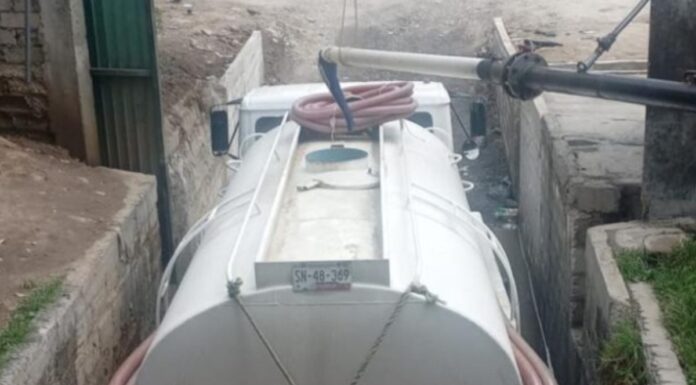 Aseguran 10 pipas por extracción ilegal de agua en Xochimehuacan